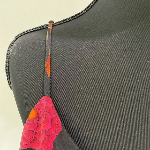 Cupcakes & Cashmere Floral Revolve Mara Camisole Cami Top Med - Picture 3 of 7